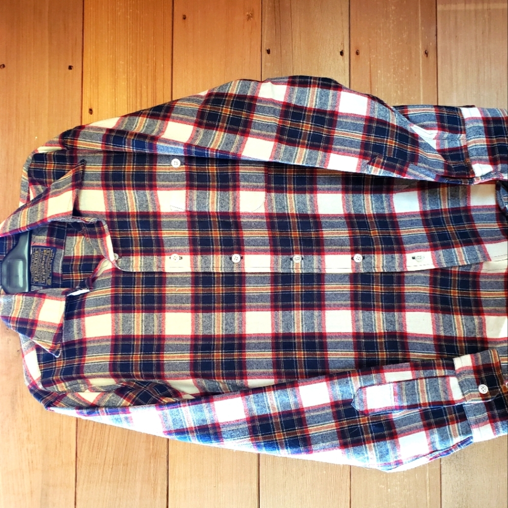 Pendleton men's flannel shirt size small.